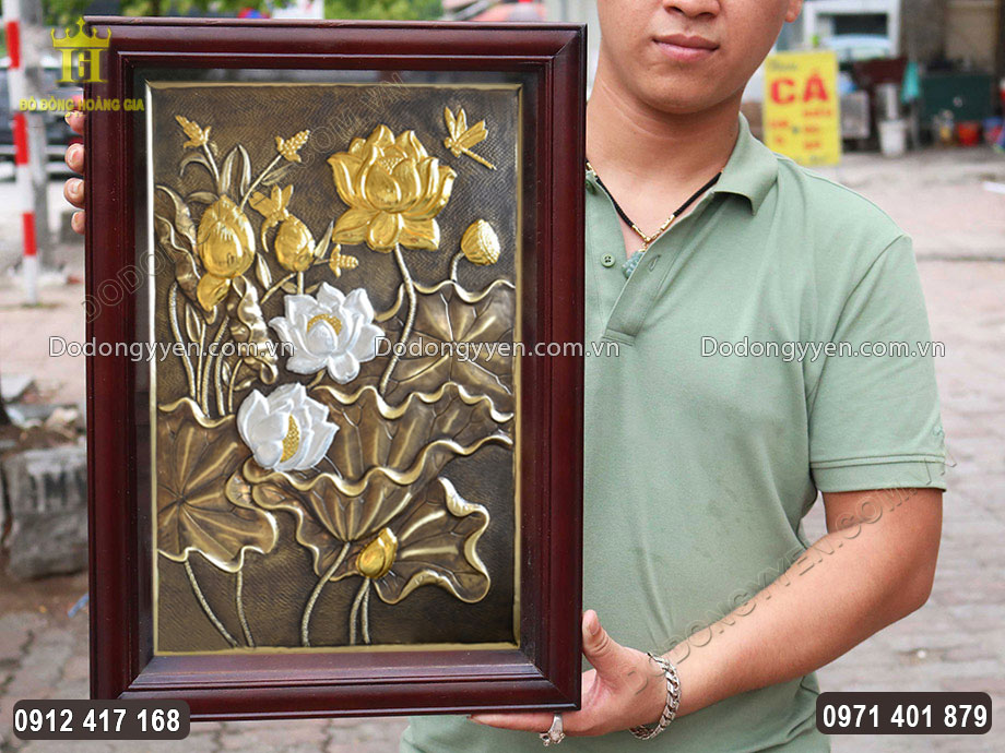 Khung tranh bằng gỗ tự nhi&ecirc;n v&ocirc; c&ugrave;ng chắc chắn